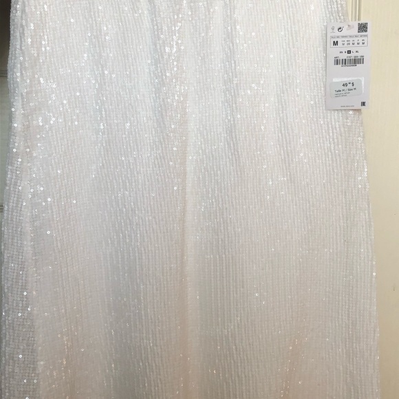 Sparkle in this white sequinned mid-length skirt! - Picture 5 of 5
